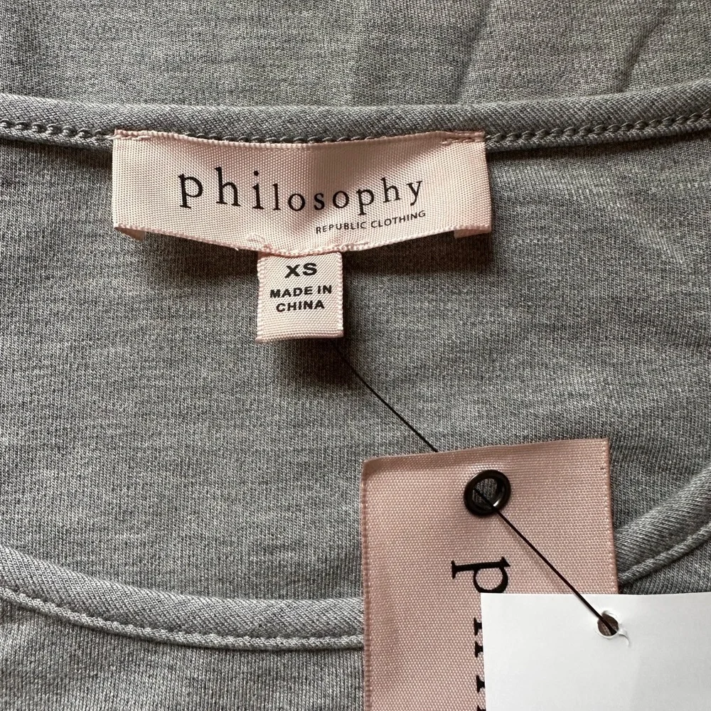 🇺🇸  BUNDLE ONLY - 5/$15 Philosophy Ruched Cap Sleeve Top, Grey NWT - Picture 5 of 6